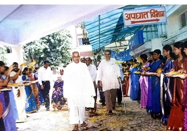 Archival photo of Shri Wanamrao Samant during a ceremonial gathering.